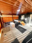 Creekside cottage with hot tub and fishing