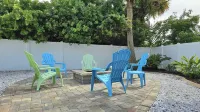 Beautiful, Cozy, Beach Bungalow Steps from the Ocean!