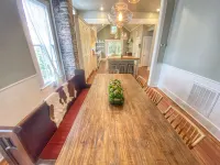 Savannah Slumbers Cottage - circa 1900 FIVE Bedroom on Savannah’s Isle of Hope