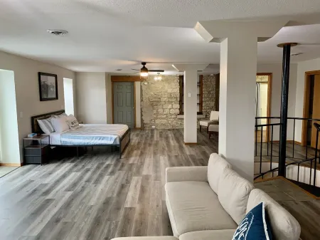 Riverview Villa - Hot Tub - Beach - River Views