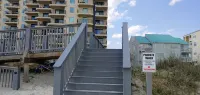 Ocean Bliss!  Beautiful Oceanfront Condo with Large Balcony Hotel a North Myrtle Beach