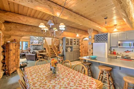 Luxurious Riverfront Log Cabin w/ Mountain Views & Hot Tub Near Stevens Pass