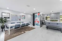 Beautiful 5 bedroom Modern Home with a Pool