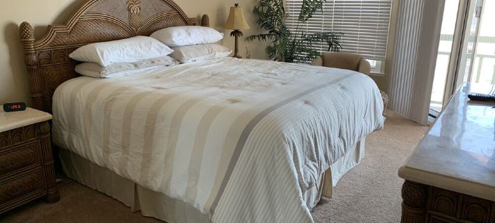 Two bedroom condo with deck overlooking the ocean. Private beach! Hotels in Lower Township