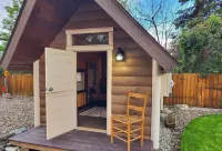 Fully renovated cozy home in the heart of Salmon! No cleaning fees!