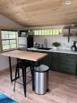 Bode's Bunkie – Tiny House with Mountain Views and Lake Access