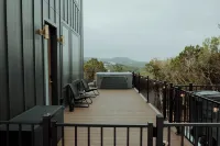 Overlook Tower - Views, Hot Tub, RV/Tesla Hookup & Plenty of Parking!