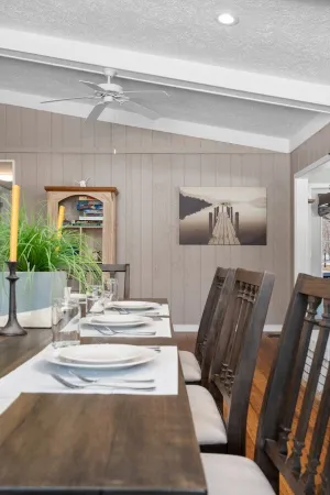 *Hot Tub*Dock*Waterfront*Family Getaway* Updated Houghton Lake Home