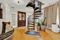 Fun, Style & Comfort Eastside Downtown 4 Bedroom Townhome Near Attractions