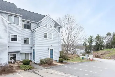 Relaxing Winnipesaukee Condo!