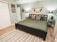 Relaxing Apollo Waterfront Retreat I Pool l Spa l Dock I Firepit Hotels in Apollo Beach