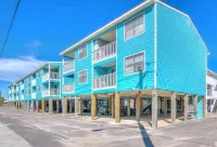 Private balcony with an unobstructed view of Gulf - A 1/2 mile from The Hangout!