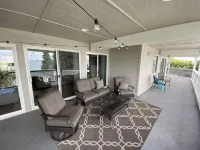 Lakefront Oasis - Lakefront w/ Views, Private Shared Dock, Wrap Around Deck Hotels in Polson