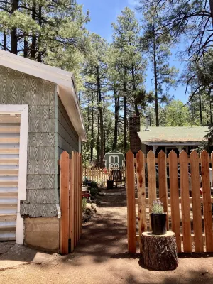 STUDIO GUEST COTTAGE ON THE NATIONAL FOREST