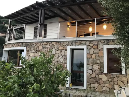 Campulongu, villa with panoramic swimming pool 350 meters from the sea