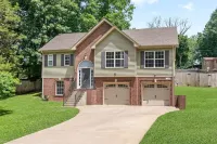 Spacious 4-bedroom House near Downtown Clarksville