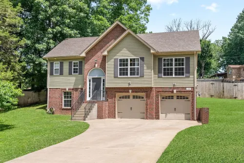 Spacious 4-bedroom House near Downtown Clarksville