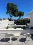 Villa Giuliana luxury home: swimming pool, solarium, barbecue. A few steps from the sea