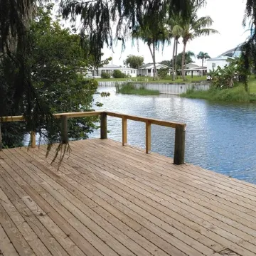 Renovated,clean,comfortable,trailer on canal with Lake Okeechobee access. Отели в г. Окичоби