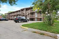 Steps from Aggieville - Fun Manhattan Stay