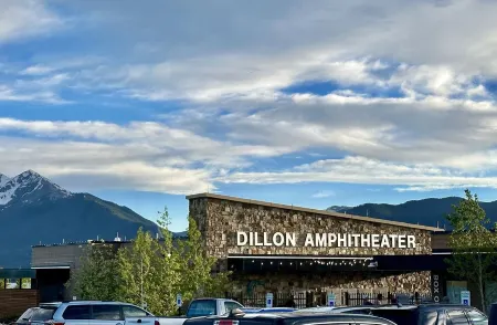 Cozy, Modern Lakeside Condo