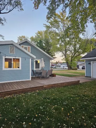 Charming 2-bedroom home near Mona Lake. Pet Friendly! Отели в г. Нортон Шорс