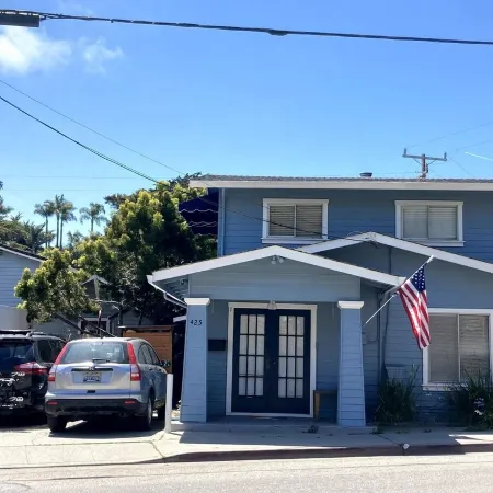 Rare 3 br in Capitola Village with 5pm checkout Jan-Apr+Parking!