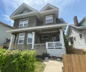 Hidden Gem in plain sight! Adorable 3 Bdrm Duplex near Hospitals & Universities.