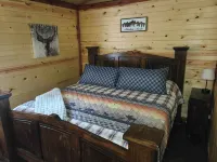 Escape to cozy 2-bedroom cabin near Ouachita Forest 4 min drive away