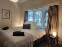 Gorgeous Cottage with open fireplace and Fire Pit Hotels in Lancefield