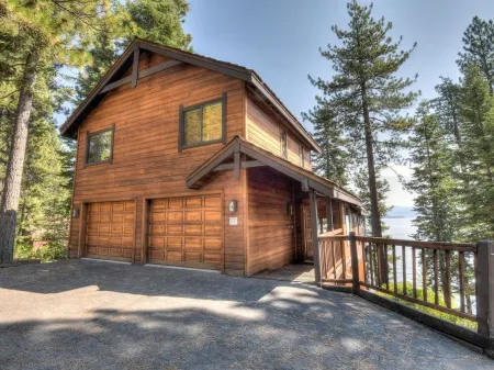 Lakefront Home in Carnelian Bay with Buoy Access! Отели в г. Carnelian Bay