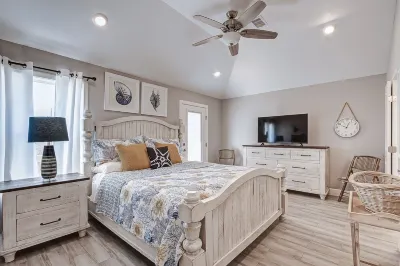 Summer Savings! Hot Tub, Pet Friendly & Direct Beach Access!