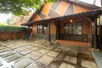 Villa Ethnic Syariah - 3 Bedroom Hotell i Cibeunying