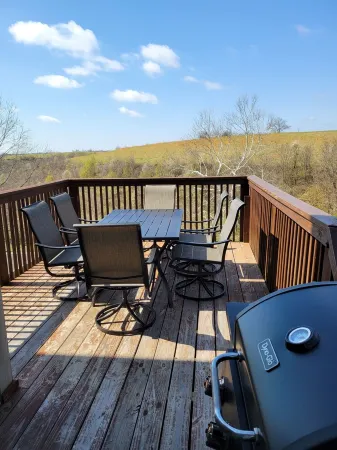 Chalet Haus. 5 min from the Ark Encounter. Room for 10 with gameroom and deck. Отели рядом с достопримечательностью «Ark Encounter»