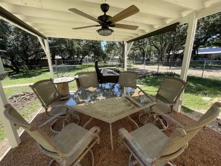 A Sunshine Cottage Отели в г. Комаль