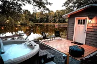Cozy Lakefront Cottage with Hot Tub on 25-Acre Private Retreat