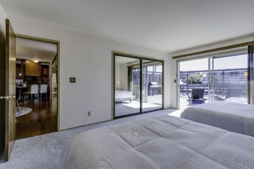 Waterfront Home, Beautiful, Spacious, Clean, Pet Friendly. Near SF, Napa