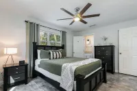 Modern Pool Home Near UF, Downtown, & Devil's Millhopper Geological State Park