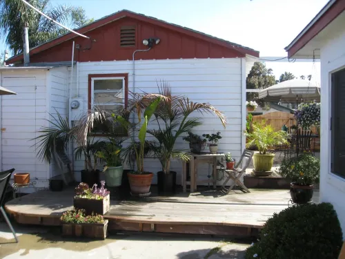 Charming Cottage: 5-Minute Walk to Beach!