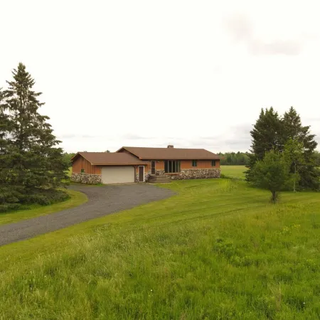 Spacious, Secluded Sanctuary!  Very Clean!  5 Queen Beds!  Wildlife Viewing.