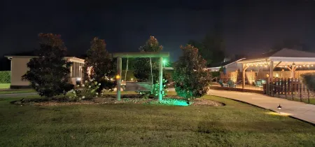 Charming Beach-Themed Studio Apartment in Doerun, GA with Private Pool Отели в г. Доеран