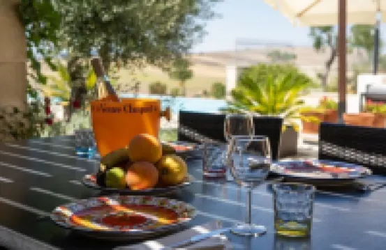 Private Hilltop Villa with Infinity Pool – Perfect to Explore Matera & Puglia