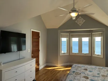 Direct Waterfront Home, Fully Furnished, Relax & Enjoy