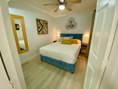 HEATED POOL, HOTTUBS, OCEAN/ GULF VIEW! Top Floor, Kitchen, Modern Decor!