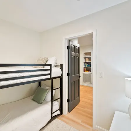 3BR Cabin Getaway: Hike & Swim Nearby! Modern, dog-friendly, wi-fi + king suite