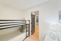 3BR Cabin Getaway: Hike & Swim Nearby! Modern, dog-friendly, wi-fi + king suite