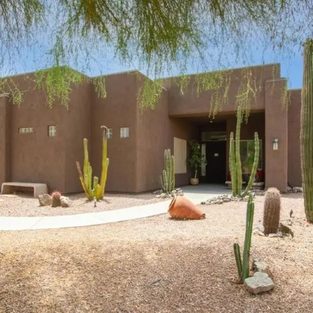 Spacious 4-bedroom house with Mountain View’s, pool and putting green.