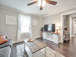 Cute Modern Townhouse Close to MTSU, Parks & Downtown: Large Master & Coffee Bar