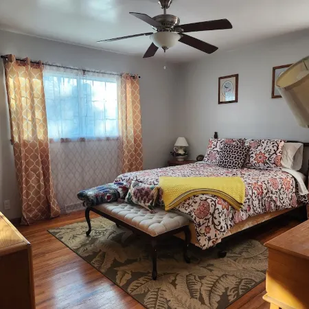 Charming Family 1-level and pet-friendly Home Hotels in Austin