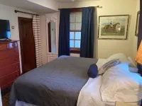 refinished barn with pool table, ping pong, pool and hot tub! 람피터 호텔